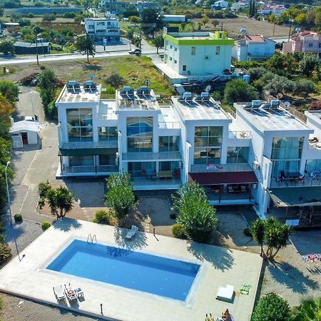 Spacious Three-Bedroom Apartment With Sea View A3 ไคริเนีย ภายนอก รูปภาพ