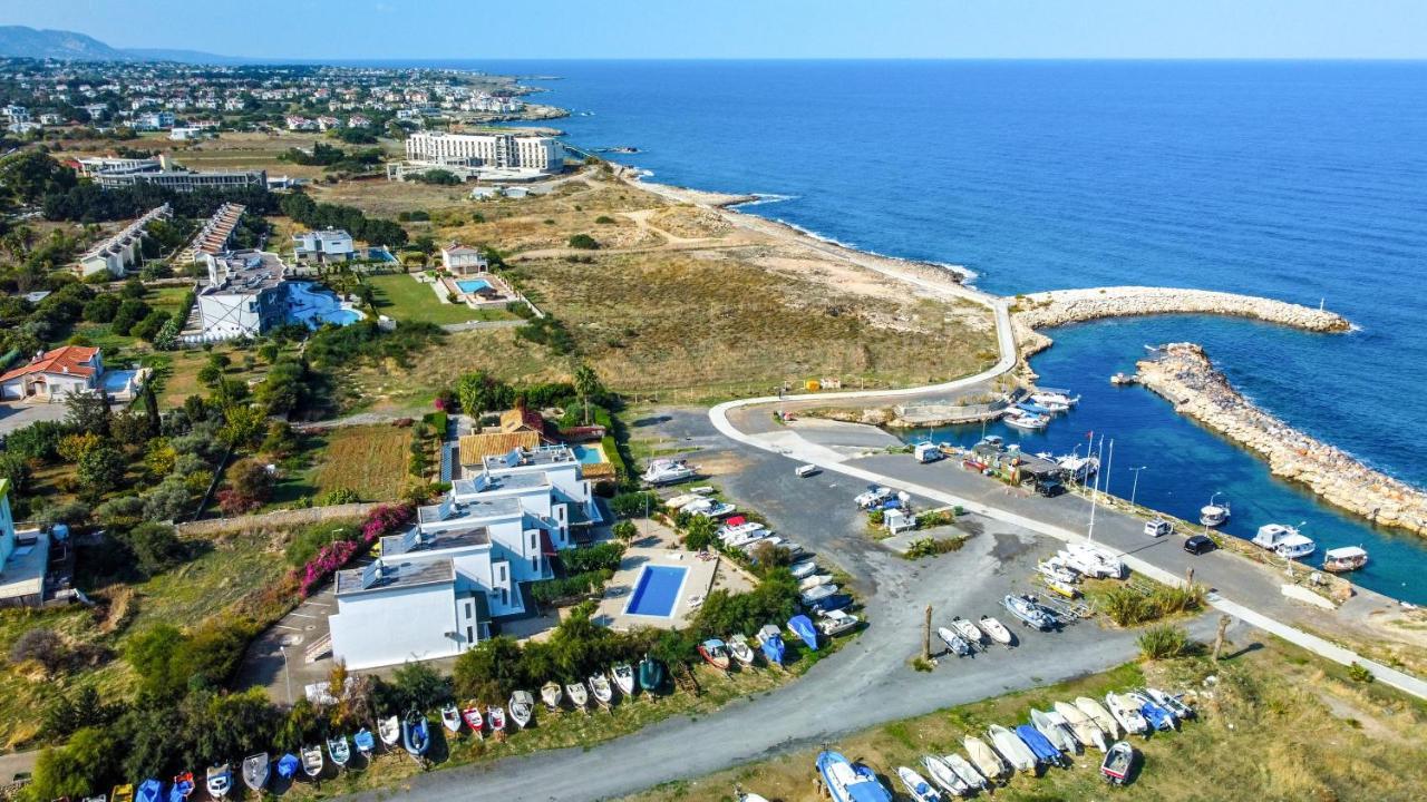 Spacious Three-Bedroom Apartment With Sea View A3 ไคริเนีย ภายนอก รูปภาพ