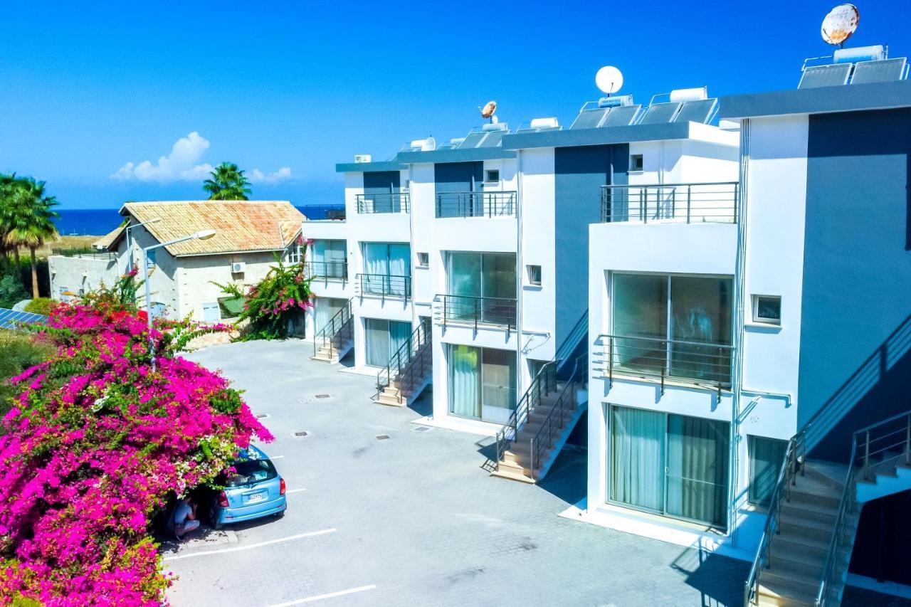 Spacious Three-Bedroom Apartment With Sea View A3 ไคริเนีย ภายนอก รูปภาพ